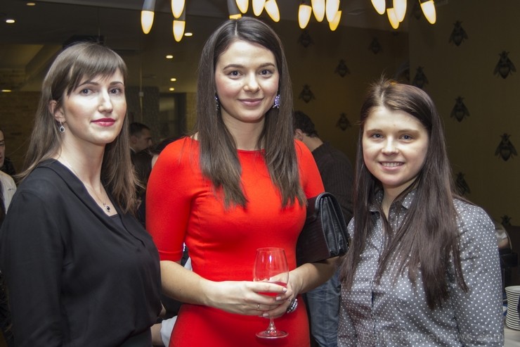 No kreisās: Wellton Centrum Hotel & Spa direktore Oļesja Prokofjeva, Olga Muhina, Travelnews.lv redaktore Daiga Bazule No kreisās: Wellton Centrum Hotel & Spa direktore Oļesja Prokofjeva, Olga Muhina, Travelnews.lv redaktore Daiga Bazule 112598
