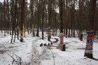 Šoziem norisinājās koku izdekorēšanas akcija, kuras ietvaros 45 koki mežā tika saposti tamborētos, adītos un citās rokdarbu tehnikās darinātos tērpos 5
