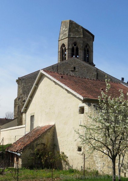 Brīnumains viduslaiku ciems Charroux gaida ciemos romantikas mīlētājus www.charroux.com 119863