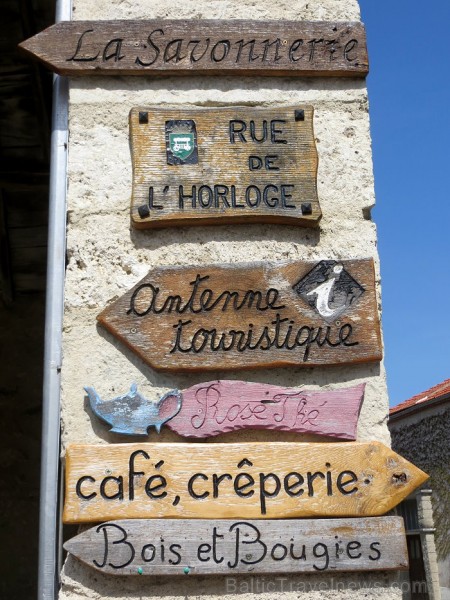 Brīnumains viduslaiku ciems Charroux gaida ciemos romantikas mīlētājus www.charroux.com 119865