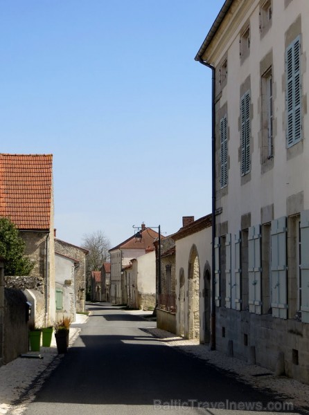 Brīnumains viduslaiku ciems Charroux gaida ciemos romantikas mīlētājus www.charroux.com 119867