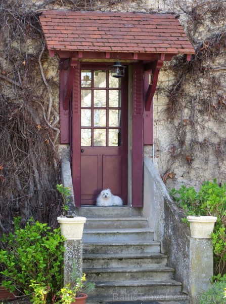 Brīnumains viduslaiku ciems Charroux gaida ciemos romantikas mīlētājus www.charroux.com 119869