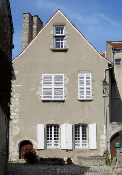 Brīnumains viduslaiku ciems Charroux gaida ciemos romantikas mīlētājus www.charroux.com 119871