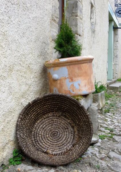 Brīnumains viduslaiku ciems Charroux gaida ciemos romantikas mīlētājus www.charroux.com 119873