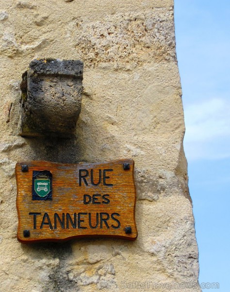 Brīnumains viduslaiku ciems Charroux gaida ciemos romantikas mīlētājus www.charroux.com 119880