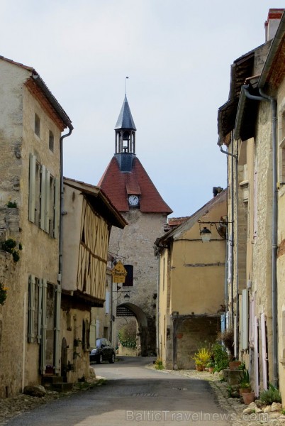 Brīnumains viduslaiku ciems Charroux gaida ciemos romantikas mīlētājus www.charroux.com 119882