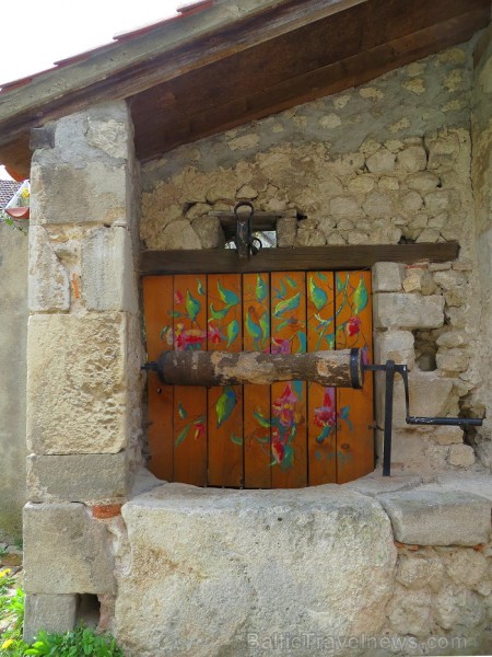 Brīnumains viduslaiku ciems Charroux gaida ciemos romantikas mīlētājus www.charroux.com 119883