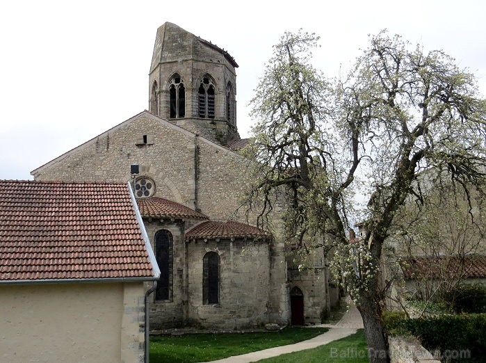 Brīnumains viduslaiku ciems Charroux gaida ciemos romantikas mīlētājus www.charroux.com 119885