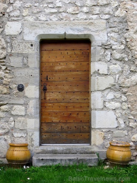 Brīnumains viduslaiku ciems Charroux gaida ciemos romantikas mīlētājus www.charroux.com 119899