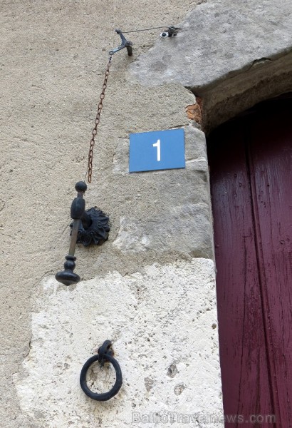 Brīnumains viduslaiku ciems Charroux gaida ciemos romantikas mīlētājus www.charroux.com 119905