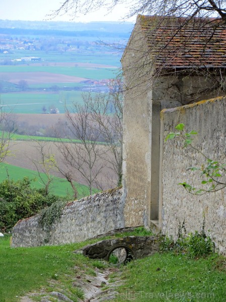 Brīnumains viduslaiku ciems Charroux gaida ciemos romantikas mīlētājus www.charroux.com 119910