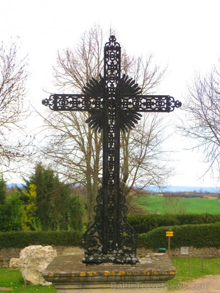 Brīnumains viduslaiku ciems Charroux gaida ciemos romantikas mīlētājus www.charroux.com 119911