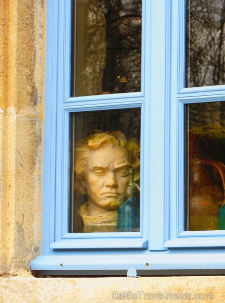 Brīnumains viduslaiku ciems Charroux gaida ciemos romantikas mīlētājus www.charroux.com 119912