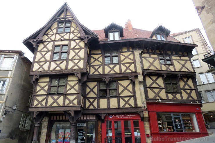 Travelnews.lv iepazīst slavenāko Francijas nažu pilsētu Tjēru (Thiers) www.thiers-tourisme.fr 121313