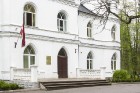 Baldones Baltā pils ir būvēta 1901. gadā kā pana Mickēviča medību pils. Pilī patlaban atrodas Baldones mūzikas pamatskola un Baldones mūzikas skola. B 3