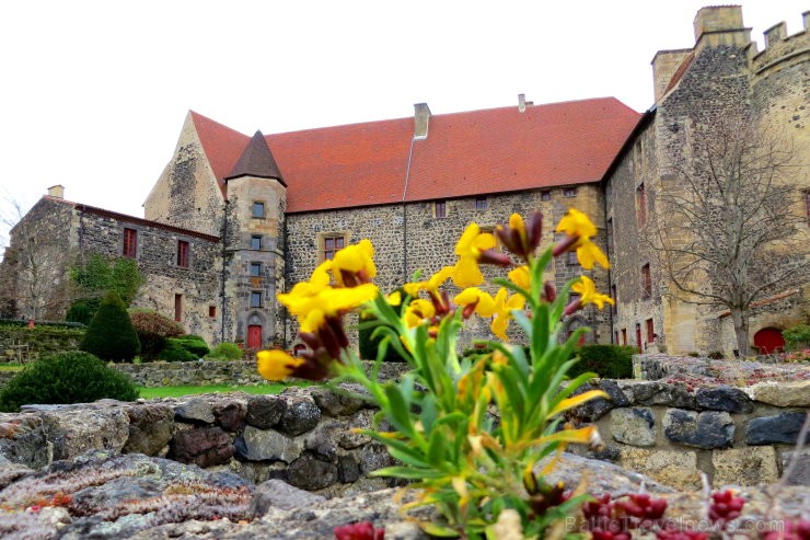 13. gadsimta pils Saint Saturnin gaida romantisku ceļojumu meklētājus www.chateaudesaintsaturnin.com 124818