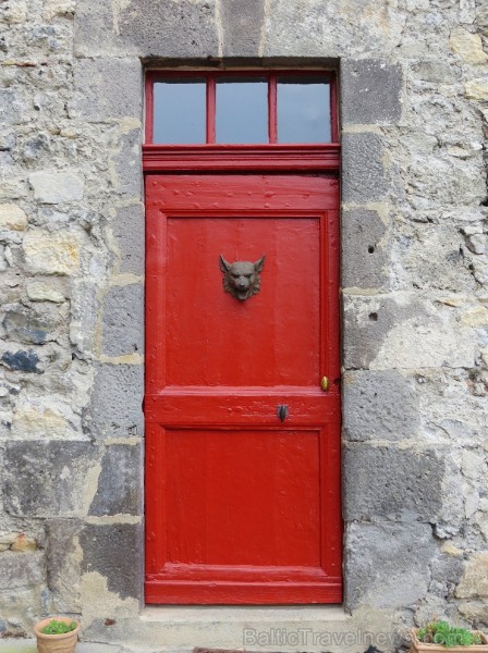 13. gadsimta pils Saint Saturnin gaida romantisku ceļojumu meklētājus www.chateaudesaintsaturnin.com 124825