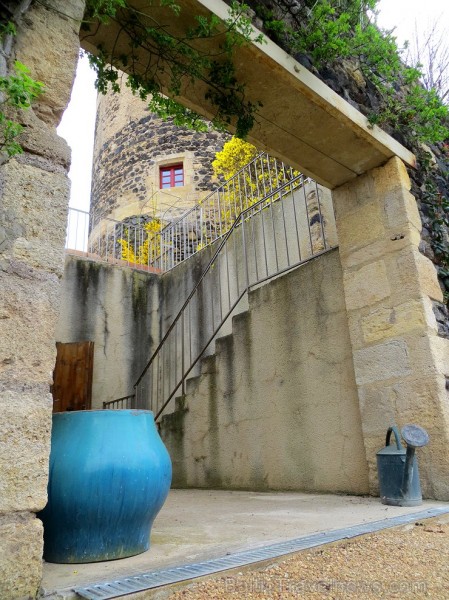 13. gadsimta pils Saint Saturnin gaida romantisku ceļojumu meklētājus www.chateaudesaintsaturnin.com 124832