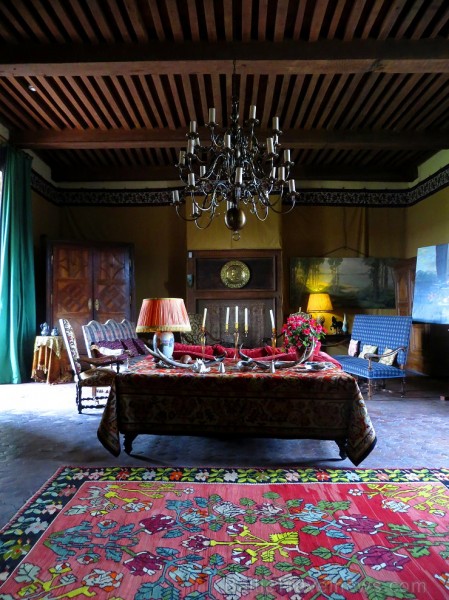 13. gadsimta pils Saint Saturnin gaida romantisku ceļojumu meklētājus www.chateaudesaintsaturnin.com 124842