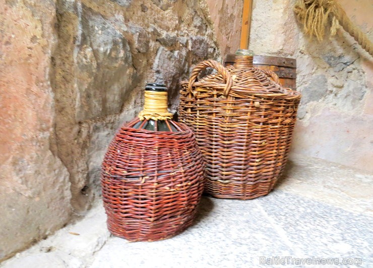 13. gadsimta pils Saint Saturnin gaida romantisku ceļojumu meklētājus www.chateaudesaintsaturnin.com 124847