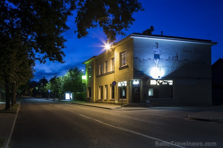 Valmiera ir viena no senākajām Latvijas pilsētām, Hanzas savienības locekle, šobrīd Vidzemes plānošanas reģiona lielākā pilsēta Valmiera ir viena no senākajām Latvijas pilsētām, Hanzas savienības locekle, šobrīd Vidzemes plānošanas reģiona lielākā pilsēta 125331