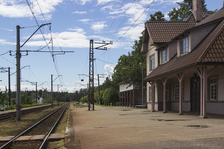 Dzelzceļa stacija Carnikava ir tipisks 30. gadu koka arhitektūras piemineklis 126297