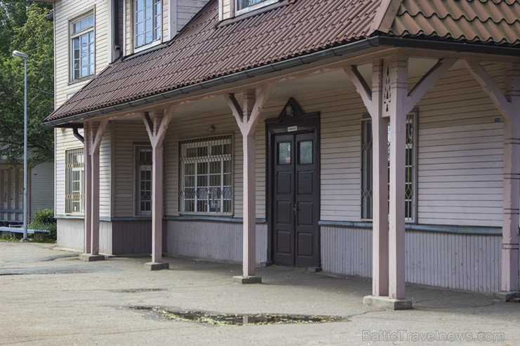 Dzelzceļa stacija Carnikava ir tipisks 30. gadu koka arhitektūras piemineklis 126299