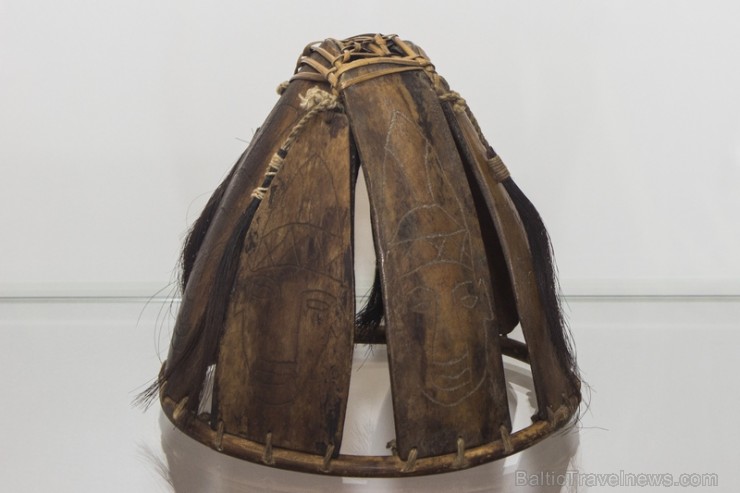 Kolekcijas pamatlicējs ir ievērojamais Maskavas zinātnieks un ceļotājs Kirils Babajevs, kurš uz Rīgu atvedis simtiem dažādu galvassegu, kas pārstāv da Kolekcijas pamatlicējs ir ievērojamais Maskavas zinātnieks un ceļotājs Kirils Babajevs, kurš uz Rīgu atvedis simtiem dažādu galvassegu, kas pārstāv da 127044