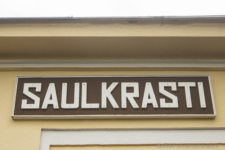Saulkrastu stacija tika uzbūvēta 1934. gada 1. jūnijā, pēc tam, kad Rīgas—Rūjienas dzelzceļa līnija sasniedza Saulkrastus 127883