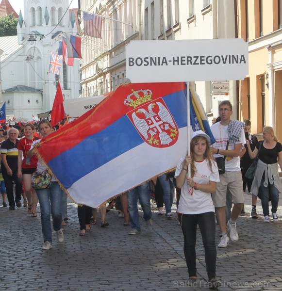 Pasaules koru olimpiādes gājiens Rīgas ielās norīt lielās ovācijās 128242