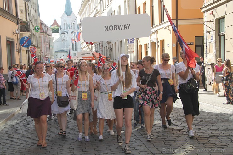 Pasaules koru olimpiādes gājiens Rīgas ielās norīt lielās ovācijās 128287