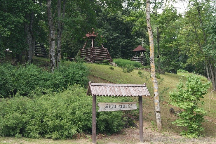 Aknīste ir viena no gleznainākajām Sēlijas mazpilsētām. Tā atrodas  starp Neretu un Subati, turpat netālu arī Latvijas - Lietuvas robeža 128706