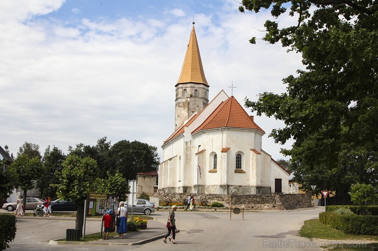 Dievnama būvniecības darbi tika veikti no 1584. līdz 1593. gadam Dievnama būvniecības darbi tika veikti no 1584. līdz 1593. gadam 128750