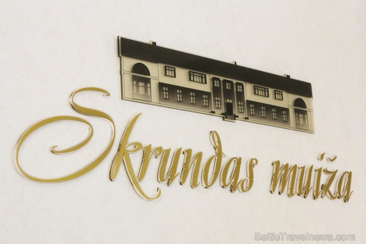 Skrundas muiža atrodas augstā Ventas krastā, un tā celta klasicisma stilā 19. gadsimta sākumā. Skrundas muiža atrodas augstā Ventas krastā, un tā celta klasicisma stilā 19. gadsimta sākumā. 129133
