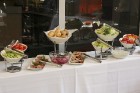 Grila ēdieni, salātu bārs un dažādi deserti izbaudāmi kopš 24. jūlija viesnīcas «SemaraH Hotel Lielupe» vasaras grila terasē 13
