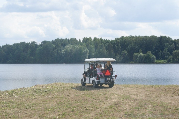 Uz salas Daugavā, Koknesē, top Likteņdārzs. Tā ir vieta, kur satiekas pagātne, tagadne un nākotne. Gan cilvēka, gan valsts. Satiekas, lai dotu mierinā 129355