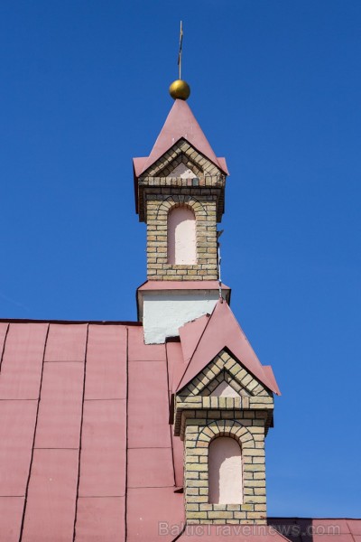 Bauskas katoļu baznīca celta 1864. gadā, interjers iekārtots 19.gs. otrajā pusē. Blakus nelielajam dievnamam 1891. gadā uzcelts zvanu tornis 129952