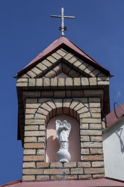 Bauskas katoļu baznīca celta 1864. gadā, interjers iekārtots 19.gs. otrajā pusē. Blakus nelielajam dievnamam 1891. gadā uzcelts zvanu tornis Bauskas katoļu baznīca celta 1864. gadā, interjers iekārtots 19.gs. otrajā pusē. Blakus nelielajam dievnamam 1891. gadā uzcelts zvanu tornis 129966