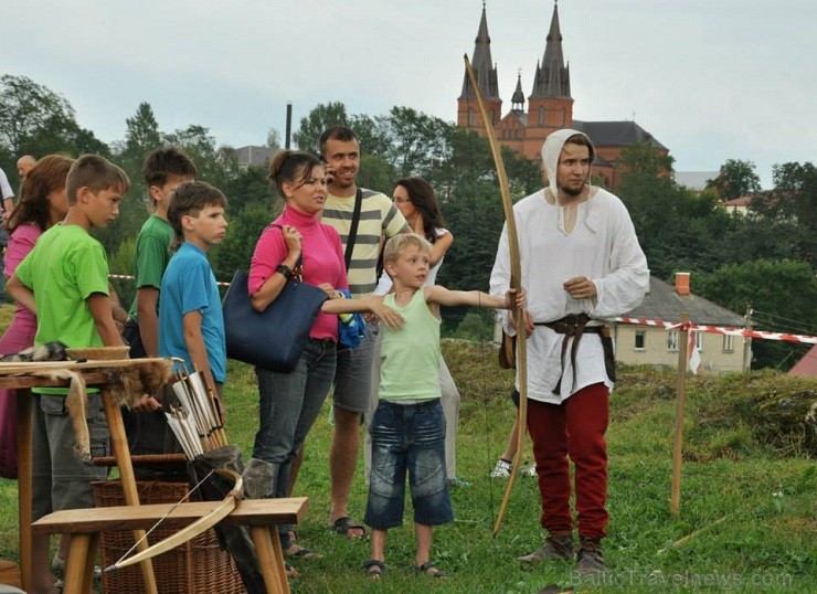 01.08.2014 vēstures rekonstrukciju klubi cīnījās par princeses Rozes atbrīvošanu un vakara noslēgumā koklētājs un princese Roze atkal satikās!Cīņas no 01.08.2014 vēstures rekonstrukciju klubi cīnījās par princeses Rozes atbrīvošanu un vakara noslēgumā koklētājs un princese Roze atkal satikās!Cīņas no 129980