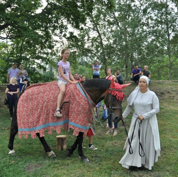 01.08.2014 vēstures rekonstrukciju klubi cīnījās par princeses Rozes atbrīvošanu un vakara noslēgumā koklētājs un princese Roze atkal satikās!Cīņas no 129989