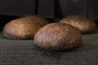 Travelnews.lv iepazīstas ar maizes cepšanas tradīcijām N. Bomja maiznīcā «Lielezers» 13