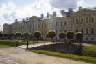 10 ha lielais baroka stila franču dārzs ir ievērojamākais vēsturiskais dārzs Baltijā. Dārzs tika ierīkots paralēli pils būvniecībai no 1736. līdz 1740 2