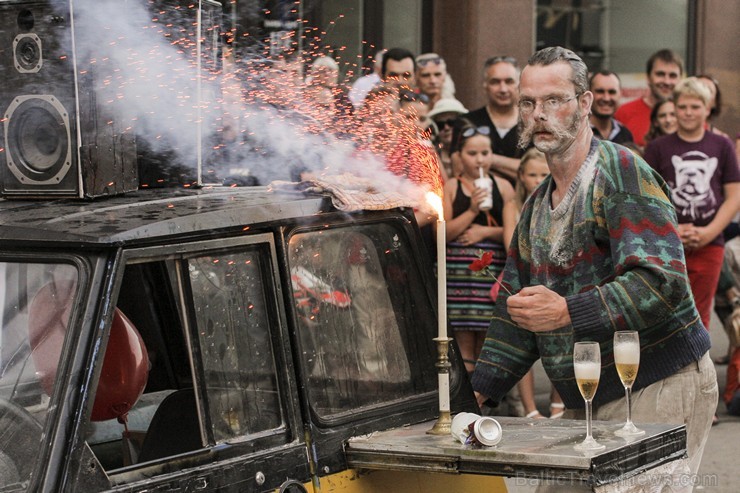 Rīgā aizvadīts vērienīgākais starptautiskais ielu mākslas un pasaules mūzikas festivāls «Re Re Rīga» 130529