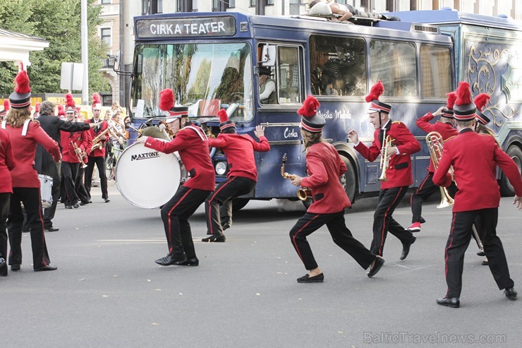 Rīgā aizvadīts vērienīgākais starptautiskais ielu mākslas un pasaules mūzikas festivāls «Re Re Rīga» 130532