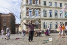 Pasaules apceļotājs Demians Zens no Argentīnas uz dažām dienām ieradies arī Rīgā, kur paspējis demonstrēt savas burbuļu pūšanas iemaņas 3