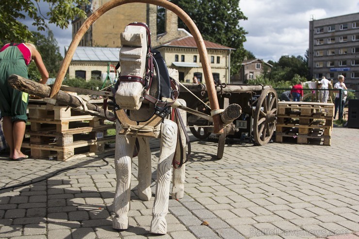 Mazās Kalna ielas skvērā noticis pasākums «Latvijas zirgi senāk un tagad» 131485