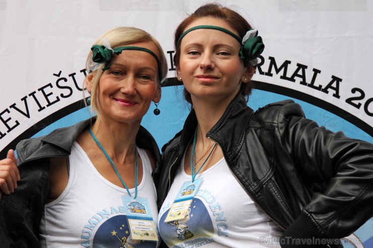 Daiļā dzimuma pārstāves piedalās košajā «Sieviešu rallijā Jūrmala 2014» 131688