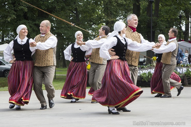 Carnikavā aizvadīti tradicionālie Nēģu svētki 131838