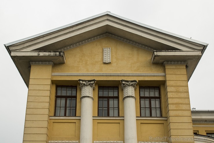 Gulbenes dzelzceļa stacija ir viena no lielākajām un greznākajām dzelzceļa staciju ēkām Latvijā Gulbenes dzelzceļa stacija ir viena no lielākajām un greznākajām dzelzceļa staciju ēkām Latvijā 135592