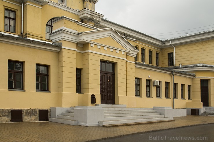 Gulbenes dzelzceļa stacija ir viena no lielākajām un greznākajām dzelzceļa staciju ēkām Latvijā Gulbenes dzelzceļa stacija ir viena no lielākajām un greznākajām dzelzceļa staciju ēkām Latvijā 135593